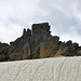 Diese Felsformation ist oben bei der Lochberglücke.