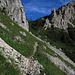 Der Weg von der Niederstraußbergalpe zum Ahornsattel