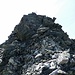 Die letzten Felsen vor dem Crispalt Gipfel werden direkt überklettert.