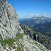Vor der Schlüsselstelle. Wir sind aber schon zu weit: der Durchschlupf befindet sich hinten an der Biegung. Dort ist das Wandl nicht so hoch... den Steinmann zur Markierung kann man auf dem Bild noch erkennen...