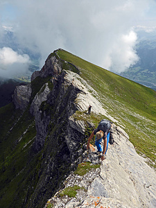 Kraxelspass Nordostgrat des Rossfallenspitz. Blick zum Berger Calanda.