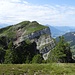 ein neuerer, grosser Felssturz am Burgfeldstand;
vor Niesen und Simmeflue zeigt sich (nur "verhalten") der Thunersee