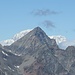 Il monte Emilius copre parzialmente il Monte Bianco