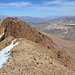 Blick nach Osten über den Gipfelgrat. Rechts der Nevada Quehuisha.