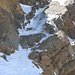 Das Nordcouloir, durch welches der Abstieg von der Dufourspitze (4633,9m) in den Silbersattel (4515m) leitet. Die Schwierigkeit ist mit ZS / Fels III im Führer angegeben, doch dank den Fixseilen ist die Route deutlich entschärft.