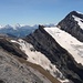 Rinderhorn 3448m, links davon die Aufstiegsroute vom Schwarzgletscher zum Zackengrat