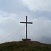 Das etwa 4 m hohe Gipfelkreuz auf dem Poncione d'Alnasca