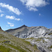 Tüfels Chilchli und die eindrücklichen Fels-Flächen, die zum Felsberger Calanda führen