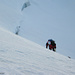 Aufstieg vom Gletscher ein steiles Firnfeld hoch zum Grat der Lenzspitze