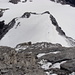 Die Gipfelflanke: Recht steil und mit etwas Neuschnee - der wird aber bald weggeschmolzen sein