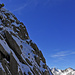 Abseilerei vom Vorgipfel mit Mont Blanc als Zaungast