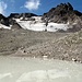 Im wilden Geroellkessel nahe bei Pt.2571m hat sich ein milchiger Gletschersee gebildet.