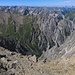 Blick nach Westen - gegenüber die näheren Lechtaler Berge, weit hinten im rechten Bildteil das Allgäu.