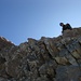 Abstieg über den Westgrat. Der Fels dort verfügt z.T. über wesentlich schlechtere Qualität als  derjenige des Nordgrats.