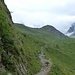 Wanderweg vom Rotsteinpass hinunter zur Meglisalp. An dieser Stelle auf der Höhe 1740m auf den Grat nach links queren. (Nebel steigt auf)