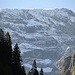 Im Aufstieg durchs Rossmatter Tal wird als erstes die frisch gezuckerte Nordwestwand des Bös Fulen sichtbar.