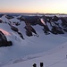 Es herrscht reger Betrieb am Berg nach den Schlechtwettertagen<br /><br />Am Horizont in Bildmitte Mont Blanc und Grandes Jorasses
