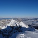 Der tief verschneite Westgrat in Gipfelnähe