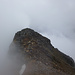 Vorder Geissbützistock - ein sehr kleiner Gipfel zeigt sich kurz im Nebel