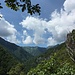 In Val Gabbio. Sullo sfondo la Colma Piana. Al centro il costone dove si trova l'alpe Oro delle Giavine.