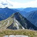 In primo piano Föpia, 2106 metri, e Cresta della Föpia. A sinistra sotto le nuvole il Pizzo di Vogorno, 2442 metri.