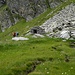 die kleine Ruine im Abstieg zur Alpe di Perosa