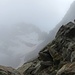Kurz unterhalb des NO-Grates auf ca. 3000m komme ich endgueltig in den Nebel rein. Wird wohl nichts mit Gipfelaussicht heute.