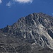 Blick aus გერგეტი (Gergeti) im Zoom auf den ყუროსწვერი (Quroscveri; 4071,2m). Der Berg gäbe sicher auch eine schöne T5 bis T6 Tour!