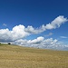 Wolkenspiel über dem Hegau. <br /><br />Die Felder tun es der Natur gleich, es herbstelt ;-)