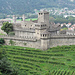 Rückblick zum Castello di Montebello vom Aufstieg zur obersten Burg.