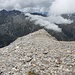 <b>Quota 2952 m, sulla via del ritorno. Camminiamo su sfasciumi di calcescisti e micascisti risalenti al Giurassico inferiore (200 - 175 Mio di anni fa).</b>