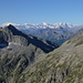Panorama vom Solögna SW-Gipfel Richtung SW zum Passo Cazzòla: links davon Pizzo Cazzòla und Hireli, darüber die Walliser Alpen vom Monte Leone bis zum Monte Rosa