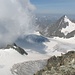 Der Schrankogel liegt westlich über den weiten, spaltenreichen Gletscherfeldern des Alpeiner Ferners