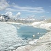Il laghetto proglaciale del Chüebodengletscher ha ormai raggiunto il confine del Canton Ticino.