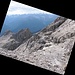 Wieder im Abstieg, entstand dieses Foto beim Gratabsatz 2500m mit Blick auf den die Ostflanke der Bretterspitze querenden Steig. Das Foto ist im Original leider verkantet, deshalb die ungewöhnliche, korrigierende Schrägstellung.<br />Auch mein nächstes Ziel ist sichtbar: klein, aber oho - die Steinspitze.