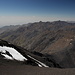 Bazardüzü - Ausblick am Gipfel über den West-Grat, der die Grenze von Aserbaidschan zu Dagestan/Russland (rechts/vorn) bildet.