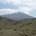 Blick hinauf zum noch wolkenverhangene Ararat