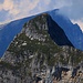 Fronalpstock (2124,4m) im Zoom! Man erkennt etliche Berggänger auf seinem Gipfel.<br /><br />Hinter dem Fronalsrock steht der bewölkte Rautispitz (2283,0m).
