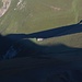 Blick vom Gipfel auf das Alphäusschen unterhalb des Giesigrat