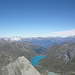 Aussicht vom Gipfel: unten Lac de Moiry, hinten Berner Alpen