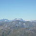 Aussicht vom Gipfel: Bildmitte hinten: Dents du Midi (der "Zahn" ganz links ist der höchste: Haute Cime 3257 m)
