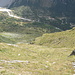 auf ca. 2500 m. Der rechte Grasrücken endet unten in 3 "Zähnen". Man nimmt aber den Grasrücken links von ihm.