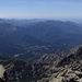 Gipfelpanorama - mit zwei Bergen, welche wir später besuchen werden: Monte Renoso und Punta dell'Oriente (oberhalb des Col de Vizzavona; links unten)