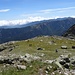 Blick über Pratu Scampicciolu zu den südöstlich aufragenden Bergketten