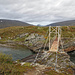 Kurz nach den Pieskehaurehütten: Brücke über den Varvvekjåhkå. Das samische Wort Jåhkå heisst Fluss.