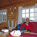 Jede norwegische Hütte hat ein gemütliches Wohnzimmer mit nordischen Möbeln