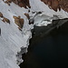 Sabalan - Blick zu den Gletscher-Resten, die sich im Schatten das südlichen Kraterrandes halten.
