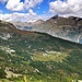 Blick vom Wegweiser auf dem Grat zurück ins Gebiet der Alpe Solögna
