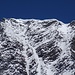 der Gipfel des Doms mit Super-Zoom. <br />Die mächtige Gipfelwächte, die vor einigen Jahren mitsamt den auf ihr weilenden Bergsteigern abbrach, ist durch den vielen Neuschnee wieder sehr üppig 