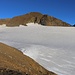 Das Blinnenhorn / Corno Cieco (3373,8m) fotografiert vom Rand des Griesgletschers, den wir über einen unmarkierten Bergweg aus der Flanke vom Rifugio Claudio e Bruno her auf einer Höhe von knapp 3200m erreichten. <br /><br />Für die Gipfelbesteigung überquerten wir den harmlosen Gletscher um abzukürzen und stiegen zuletzt auf einem sandigen Pfad zum höchsten Punkt. 